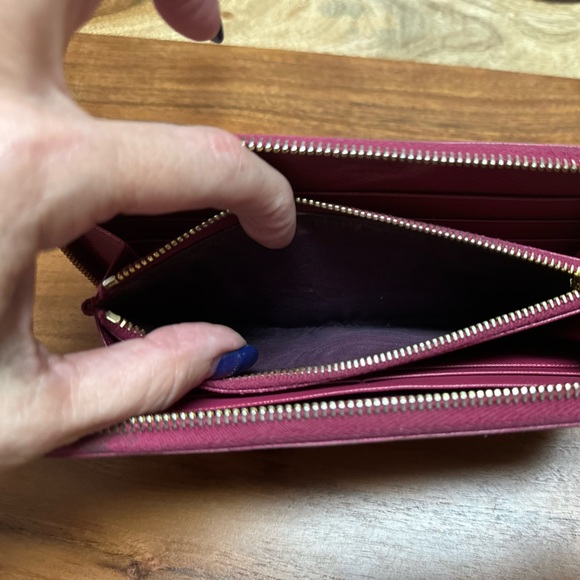 Prada Wallet!! Great color for Spring!! - Picture 8 of 8